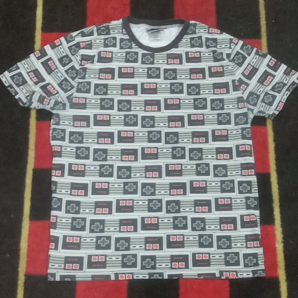 Retro Nintendo tee (L)
